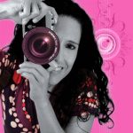 A cantora Fernanda Porto clica seu 'Autoretrato'