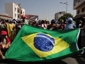 Brasileiros durante a marcha de abertura do FSM